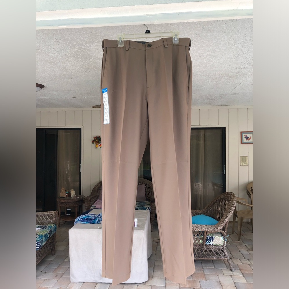 Men’s HAGGAR slacks NWT 34x32
